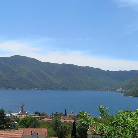 Sea View Hotel Risan Exterior foto