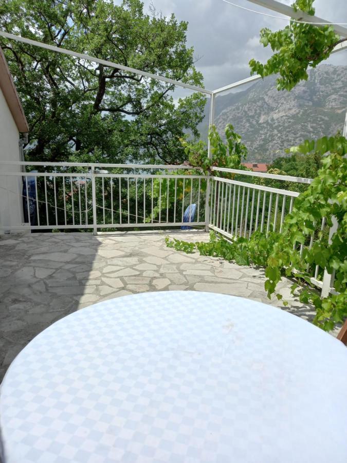 Sea View Hotel Risan Exterior foto