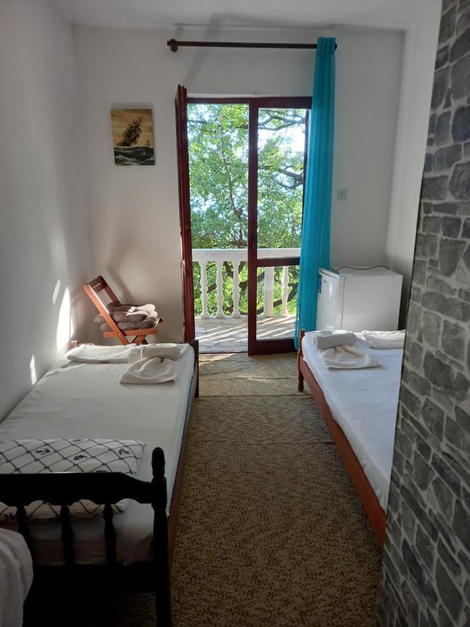 Sea View Hotel Risan Exterior foto